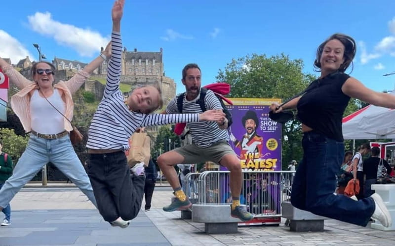 Derry: City Walking Tour & Exploration Game - Pacing, timing, and what the 2 miles feels like