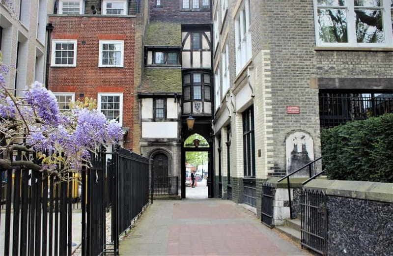 Disastrous London: Plague, Fire, and Revolution - Starting at a Carthusian priory next to a plague pit (1123)