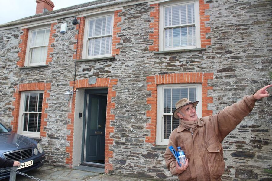 Doc Martin Tour - Your 1.5 hour route: from Harbour Treats to the filming stops