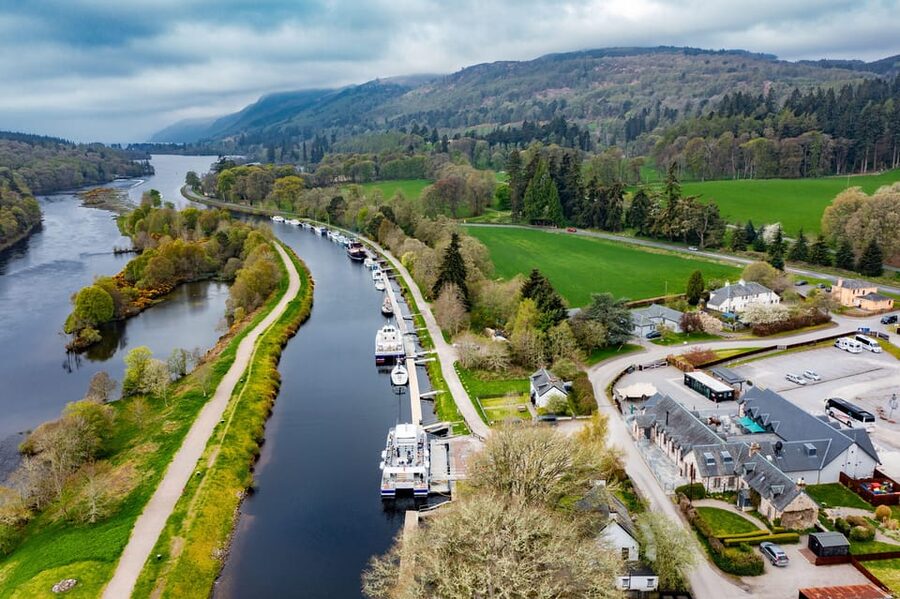 Dochgarroch: Caledonian Canal and Loch Ness 50min Cruise - Onboard comfort: Wi-Fi, toilets, seating, and buying drinks