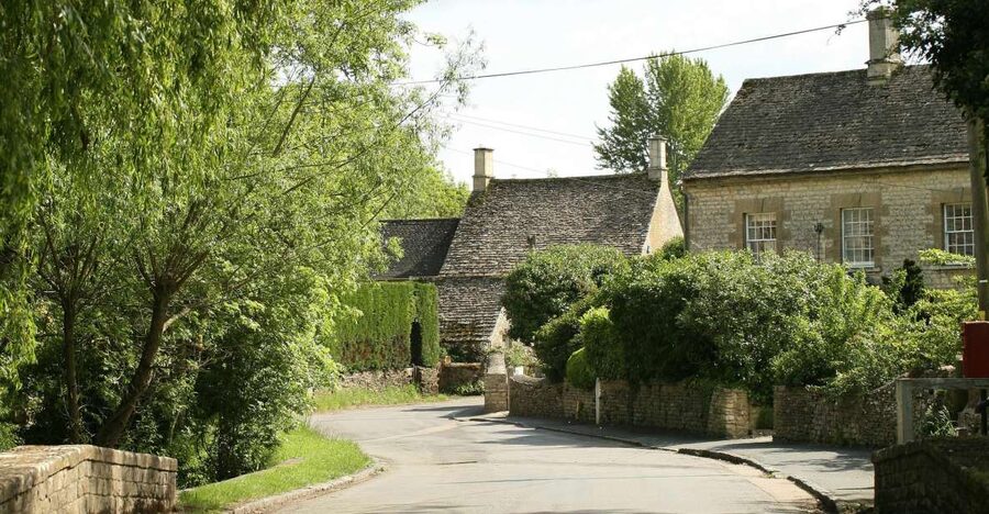 Downton Abbey Film Locations & Blenheim Palace Day Tour - Yew Tree Farm in Cogges: More Than a Film-Set Stop