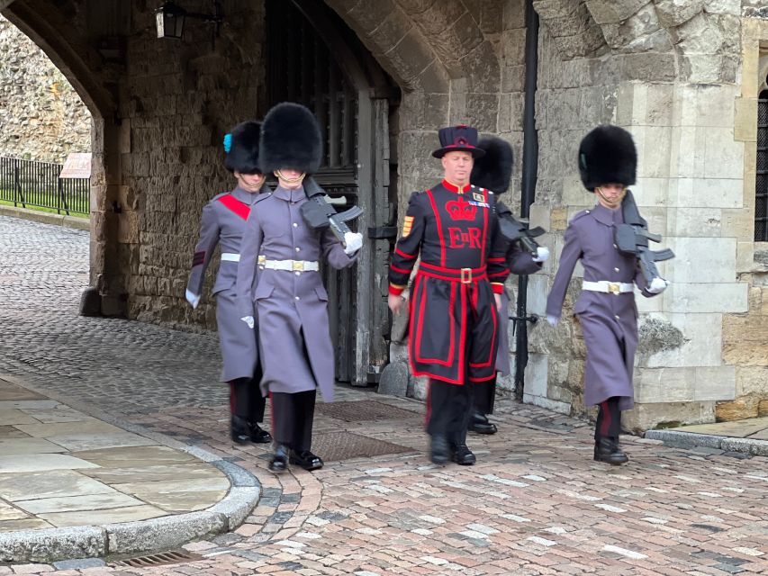 Early Access:Tower of London Opening Ceremony & Royal London - Finish at Buckingham Palace: how to use the last stretch