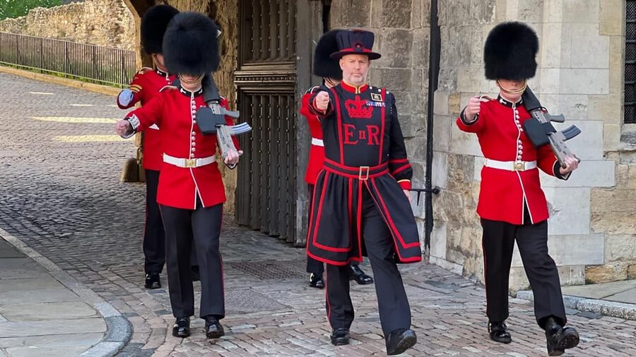 Early Access:Tower of London Opening Ceremony & Royal London - The Beefeaters and the Tower: how the ceremony changes your visit