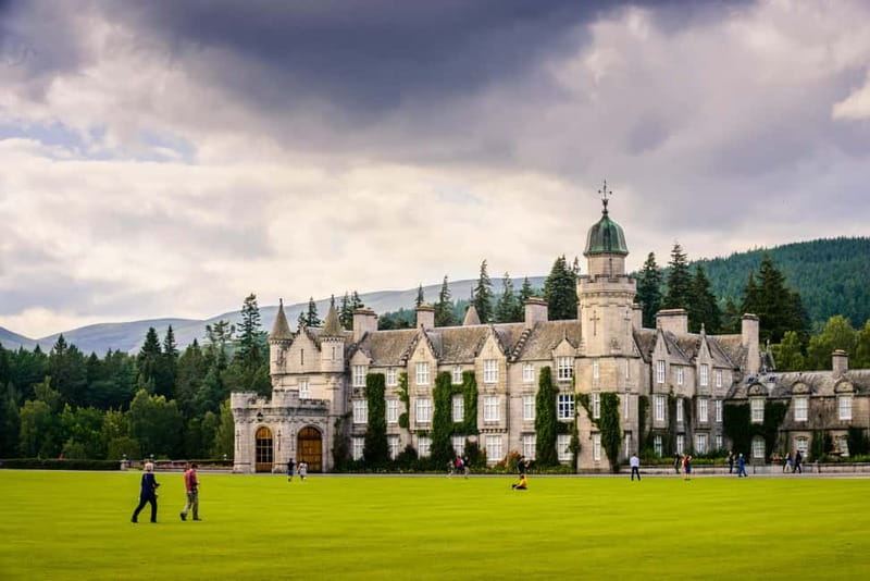 Edinburgh: Balmoral Castle and Scone Palace Royal Tour - Scone Palace and the Stone of Destiny: crowning place you can actually walk