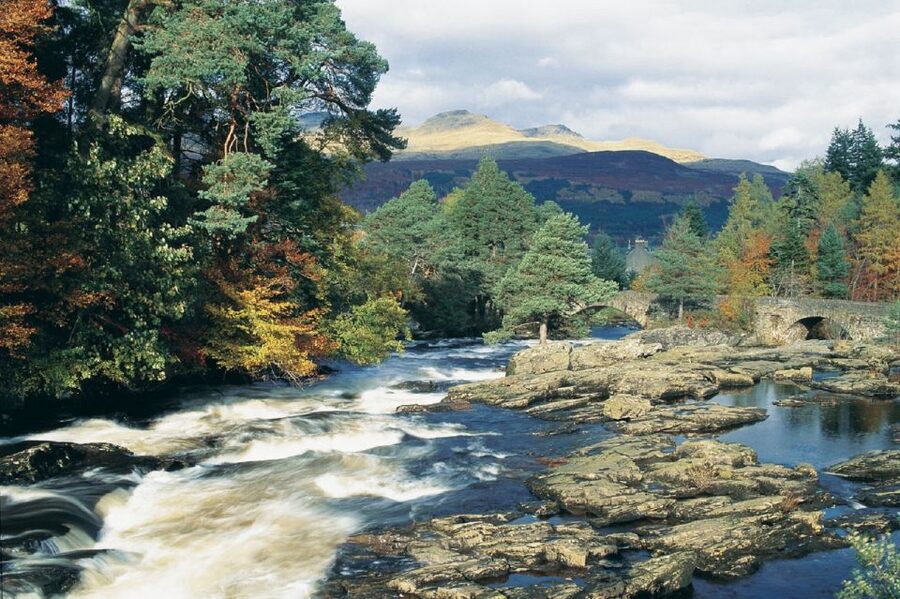 Edinburgh: Eilean Donan, Loch Ness & Glenfinnan 2-Day Tour - Who this tour fits best