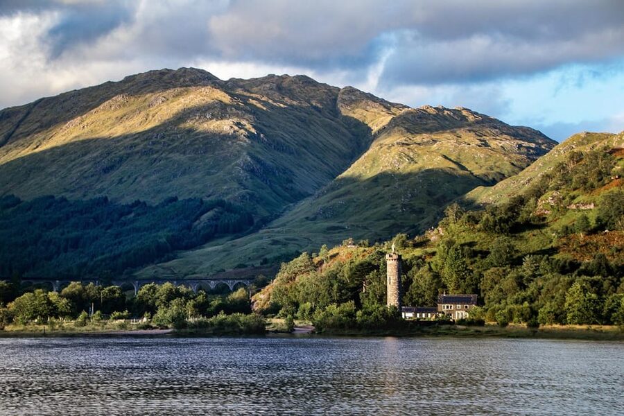 Edinburgh: Glenfinnan Viaduct, Glencoe & Fort William - Glencinnan Viaduct and Loch Shiel: the stop that makes the whole day click
