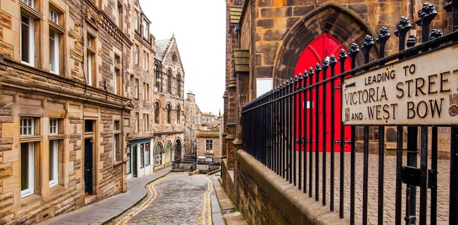 Edinburgh: Guided Harry Potter Tour in French - Why the Tour Spends Time on Names and Symbols