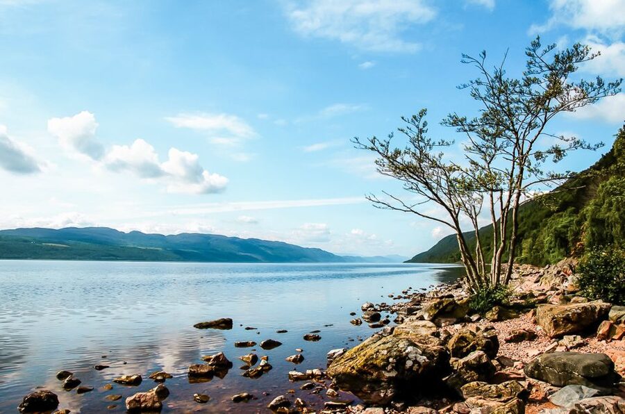 Edinburgh: Loch Ness, Glencoe & the Scottish Highlands Tour - Guides that make the ride feel shorter
