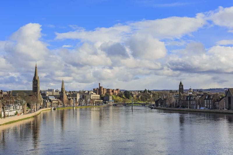 Edinburgh: Loch Ness, Inverness & Highlands Tour in Spanish - From St Andrew’s House to the Highlands: the rhythm of the day