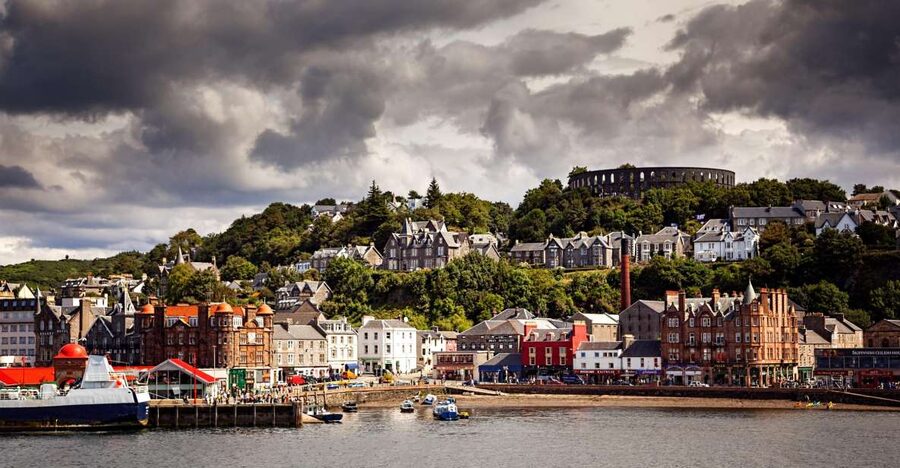 Edinburgh: Oban, Kilchurn Castle & Inveraray Tour in Spanish - Argyll Forest Park drive and Balloch: the last scenic credits