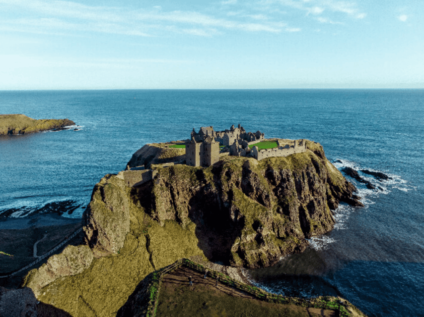Edinburgh: St Andrews, Dunnottar Castle & Falkland Tour - Falkland Village and the Outlander Inverness Feel