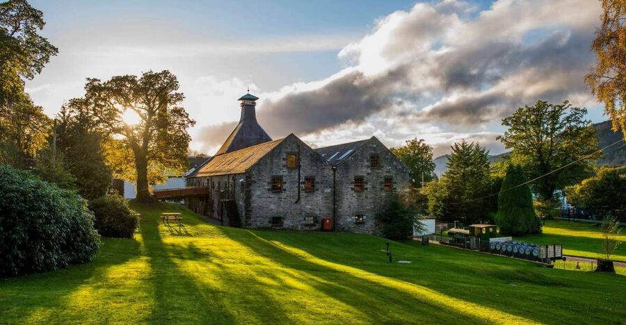 Edinburgh: Ultimate Whisky Experience - Getting picked up at Castle Terrace and heading into real whisky country