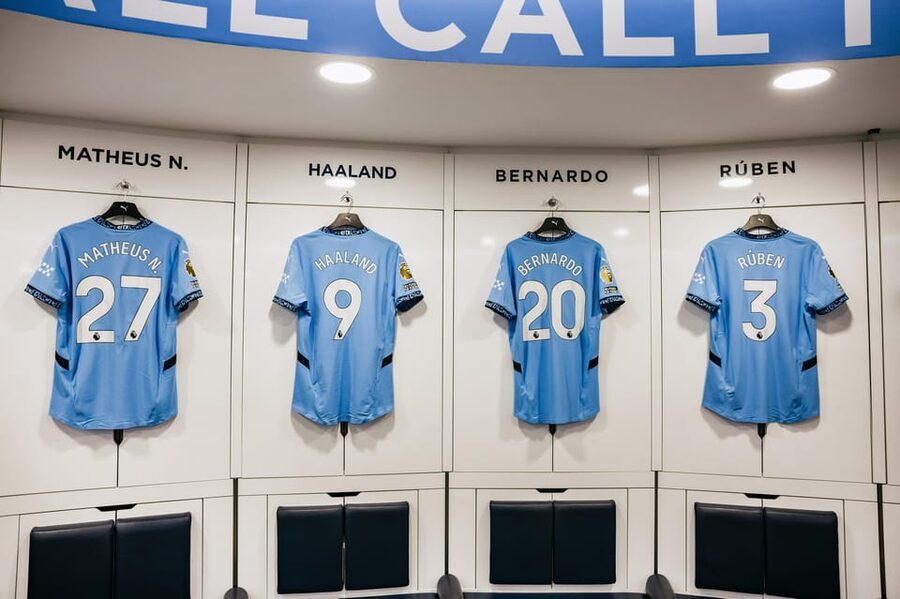 Etihad Stadium: The Manchester City Stadium Tour - Entering Etihad at M-Gate and getting your bearings fast