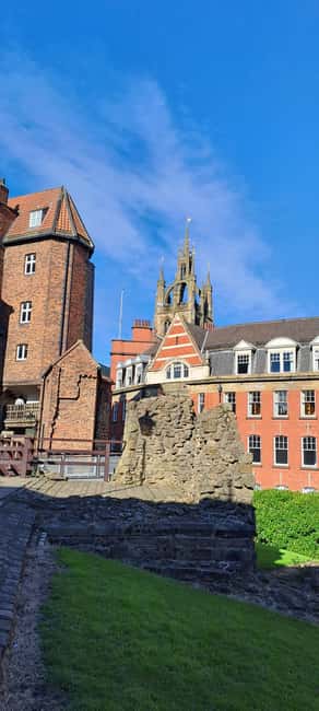 Explore Newcastle: 2 hour City Tours in Italian or English - Getting started at Haymarket Metro, then settling into a comfortable pace
