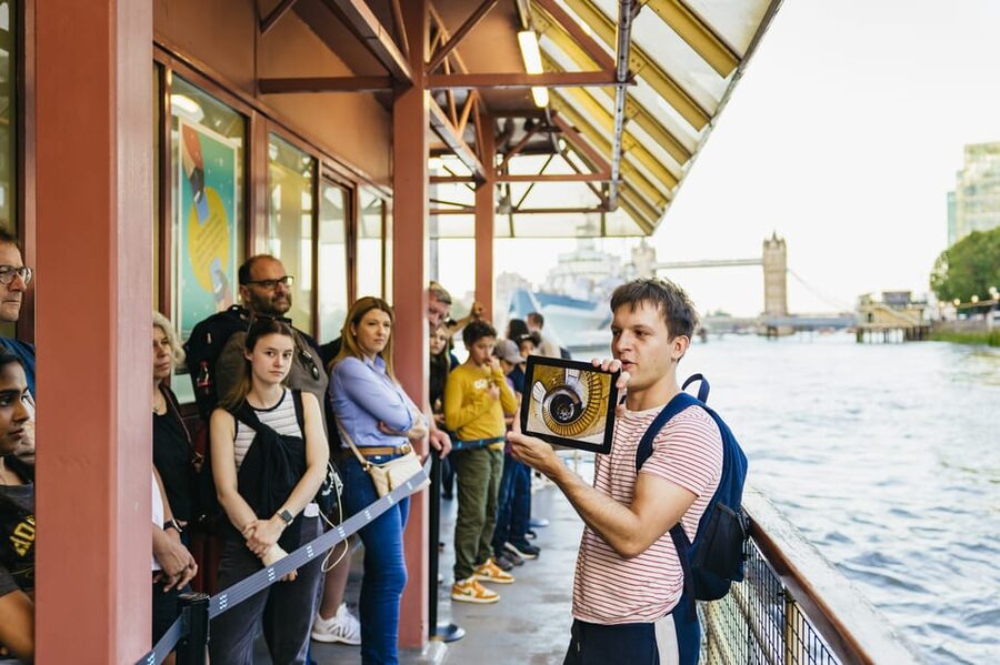 French Language: Original Harry Potter Walking Tour - Wizarding Bank, a tiny police station, and more London movie mashups