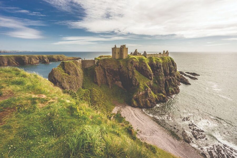 From Aberdeen: Dunnottar Castle and Cairngorms Day Trip - Braemar lunch and Cairngorms National Park views: a classic Highlands rhythm