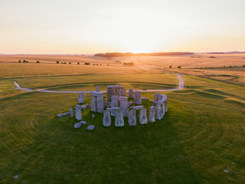 From Bath: Private Stonehenge and Salisbury Tour with Pickup - A Private 8.5 Hour Shot of Wiltshire and Medieval Salisbury