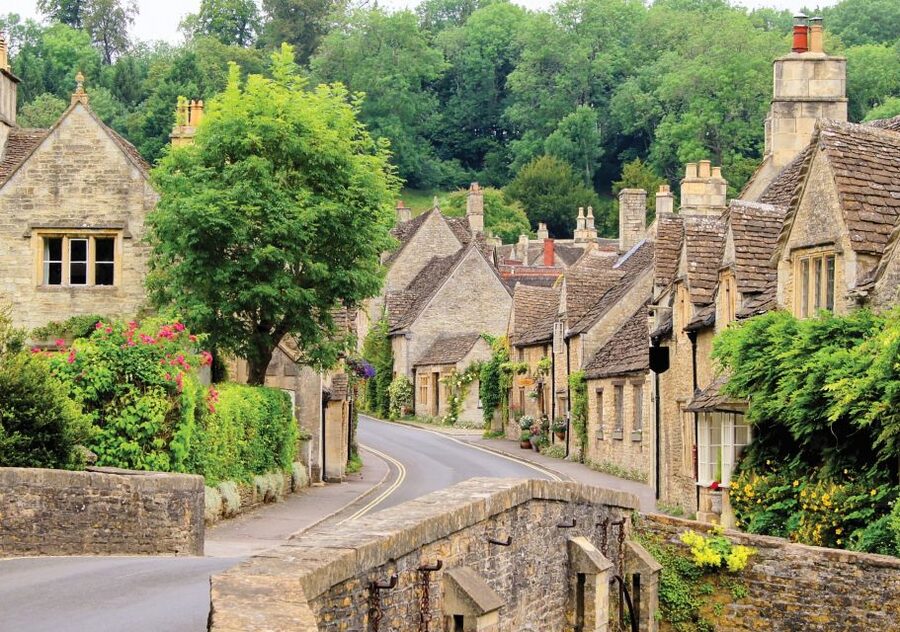 From Bath: Stonehenge & the Cotswolds Day Tour with Entry - Avebury’s stone circle: an earlier world before Stonehenge