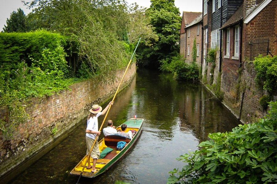 From Brighton: Leeds Castle & Canterbury Full-Day Trip - Guide style and why it shapes the whole day, including Gerry