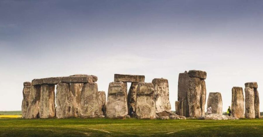 From Bristol: Stonehenge and Cotswold Villages Day Tour - Lacock Abbey: Hogwarts corridors and the Fox Talbot stop