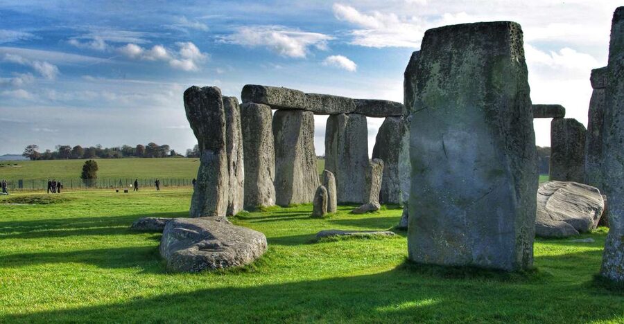 From Cambridge: Guided Day Tour to Bath and Stonehenge - Bath Lunch, Roman Baths, and a City Walk That Fits Your Mood