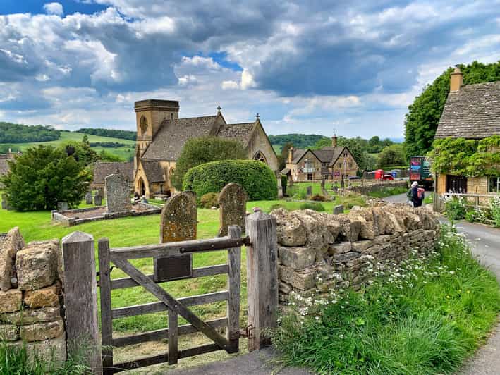 From Cambridge: Guided day trip to Stratford & The Cotswolds - The country-lane walk: short, simple, and worth packing for