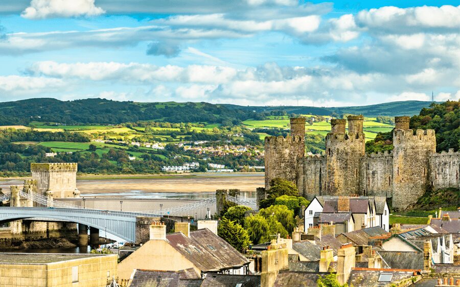 From Chester: North Wales and Caernarfon Castle Tour - Conwy: old walls, seaside streets, and an hour that flies
