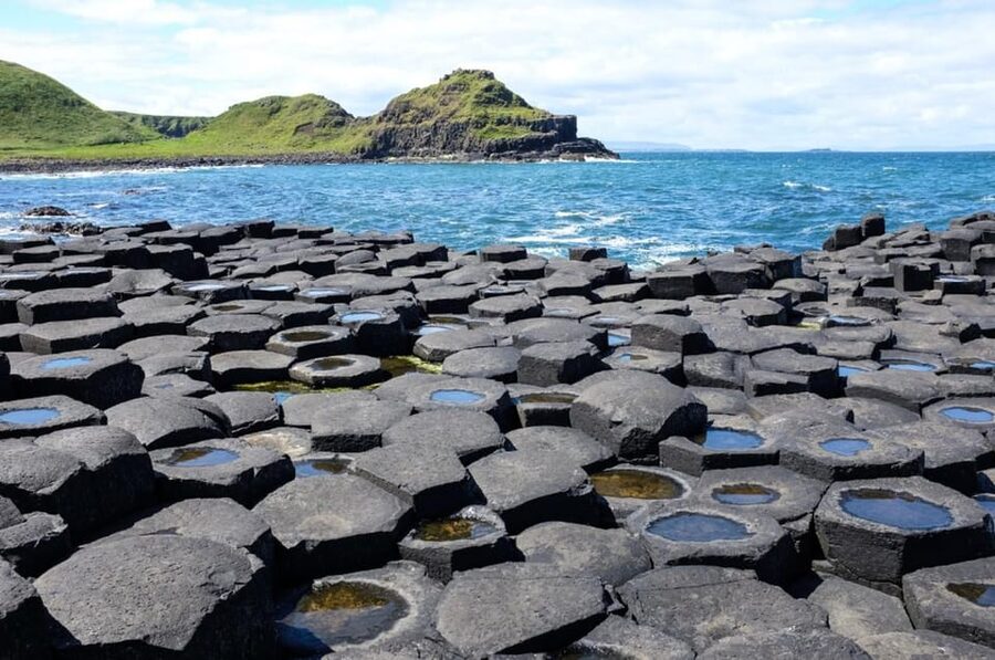 From Dublin: Giant's Causeway, Dark Hedge & Belfast Tour - Belfast in 105 Minutes: City Hall and Streets on Your Own