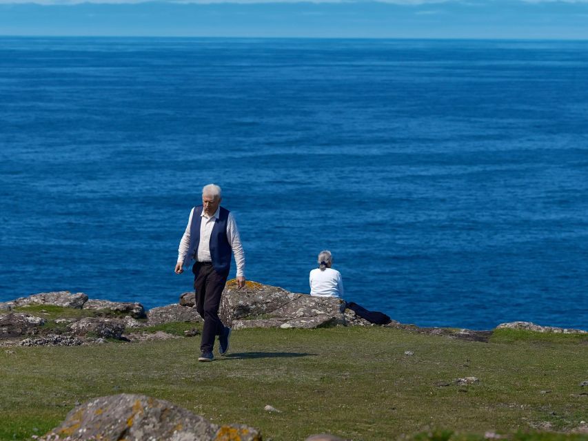 From Edinburgh: 6-Day Shetland & Nothernmost Explorer - Shetland ponies, Minn Beach, and Kettla Ness: wildlife without frantic rushing