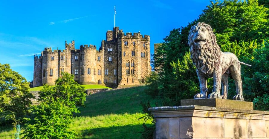 From Edinburgh: Alnwick Castle and Scottish Borders Tour - Alnwick Castle: a nearly-millennium fortress with Hogwarts DNA