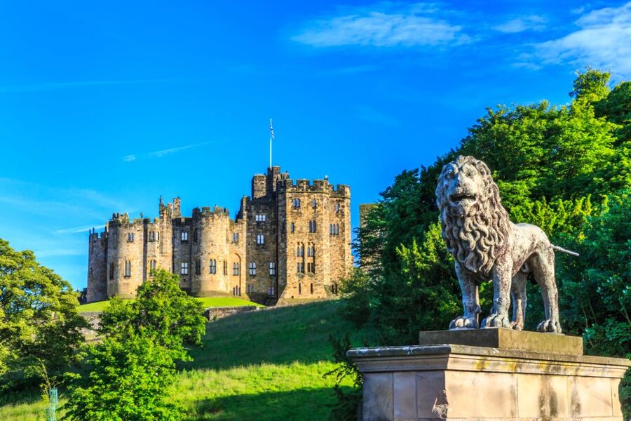 From Edinburgh: Alnwick Castle and Scottish Borders Tour - What to pack and how to make the day feel smooth