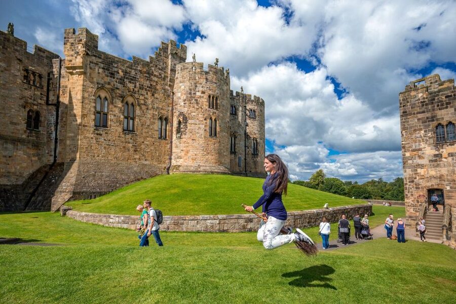 From Edinburgh: Day Trip to Bamburgh and Alnwick Castle - Border stories on the road: what you pick up while crossing back and forth