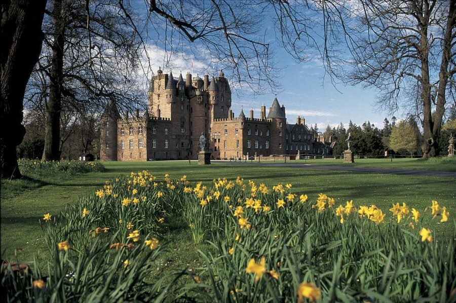 From Edinburgh: Glamis and Dunnottar Castles Tour in Italian - A 10-hour Italian route out of Edinburgh
