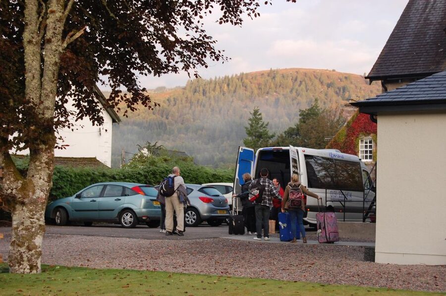 From Edinburgh: Isle of Skye and Hogwarts Express 4-Day Trip - Jacobite Steam Train and Glenfinnan Viaduct: the moment people actually booked for
