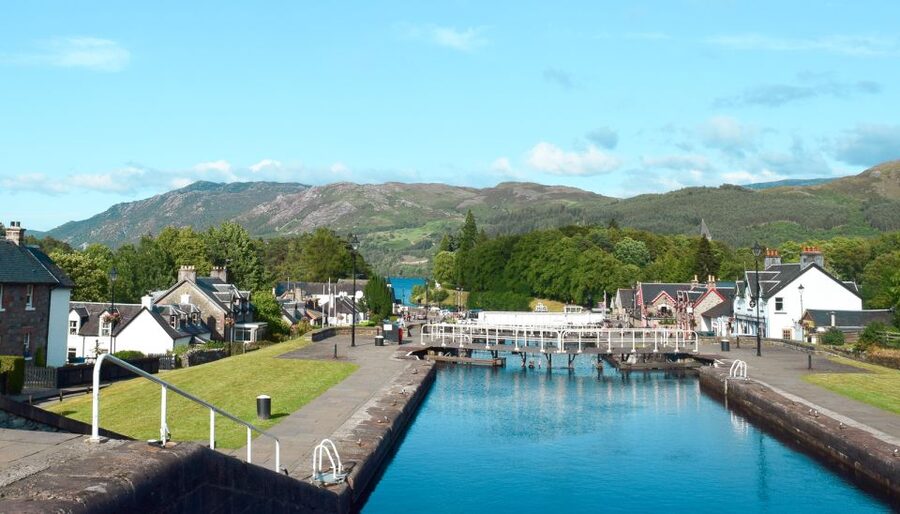 From Edinburgh: Loch Ness and The Highlands Tour - Glencoe Valley Photo Stops and the WWII Commando Memorial Moment