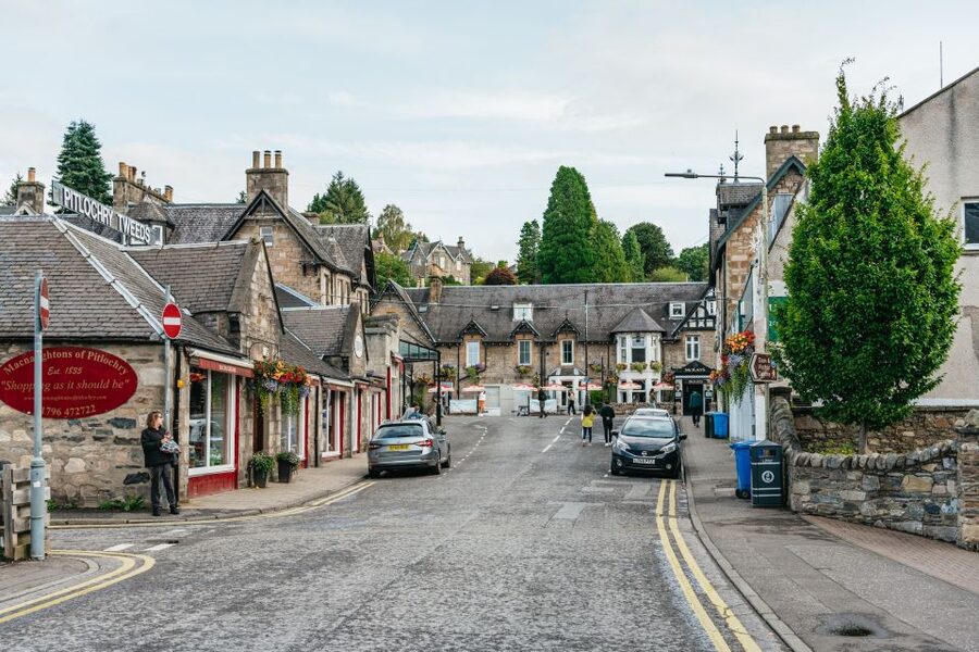 From Edinburgh: Loch Ness, Glencoe & Scottish Highlands Tour - Glencoe to the next viewpoint: Commando Memorial, Fort William, and Ben Nevis vibes