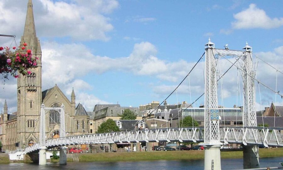 From Edinburgh: Loch Ness & Inverness Tour in Spanish - If You Skip the Cruise: Loch Ness on Foot Works Too