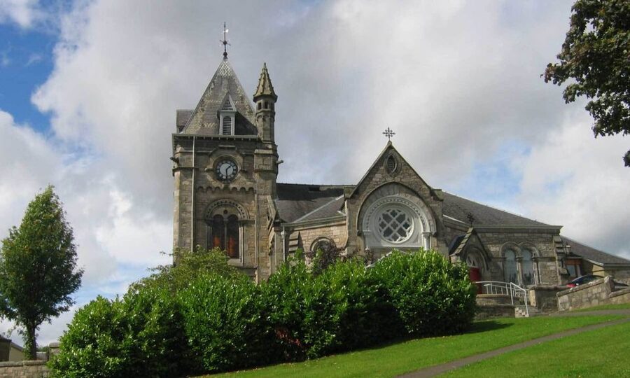 From Edinburgh: Loch Ness & Inverness Tour in Spanish - Bankfoot Break, Hairy Coos, and a Useful Reset