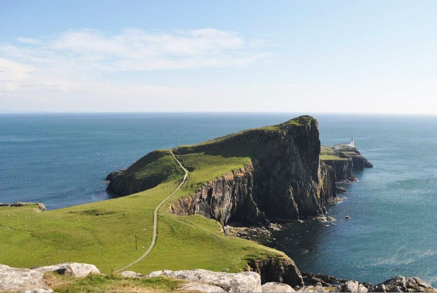 From Edinburgh: Outer Hebrides & Isle of Skye 6-Day Tour - Day 4: Harris Mountains, Luskentyre White Sands, Tweed Lore, and Ferry to Portree