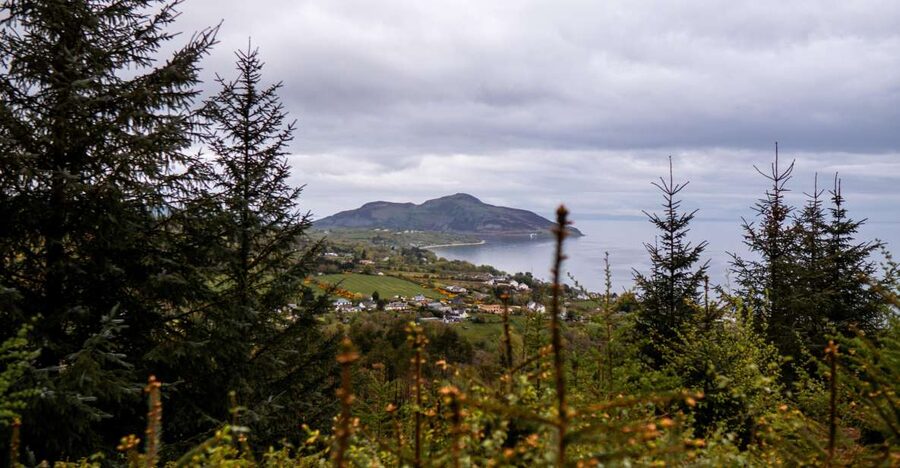 From Glasgow: A Day on the Isle of Arran with Admission - Brodick town: small scale, easy meals, and the base camp vibe
