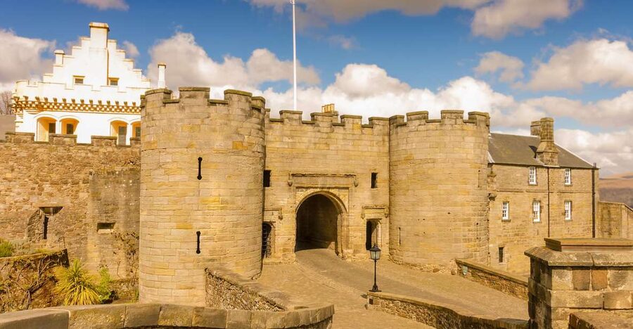 From Glasgow: Loch Lomond, Trossachs & Stirling Castle Tour - Why the guide’s humor and stories matter more than you think