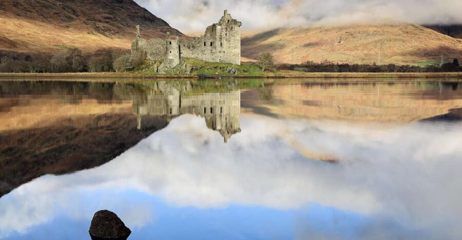 From Glasgow: Oban, Glencoe & West Highland Castles Day Trip - Castle Stalker Photo Stop, the Tower-on-the-Water Moment