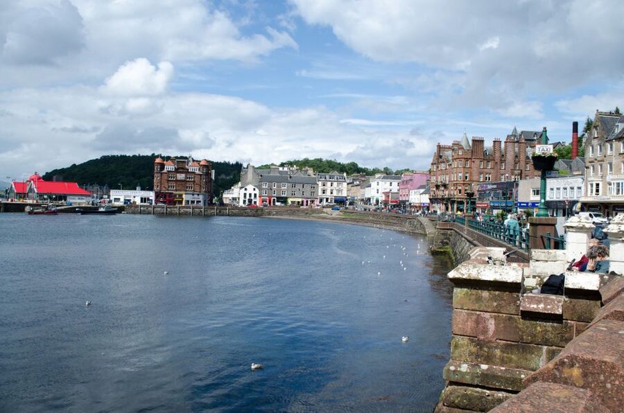 From Glasgow: Oban, Lochs & Inveraray Day Tour - Oban: Victorian seaside breaks, McCaig’s Tower, and lunch on your terms