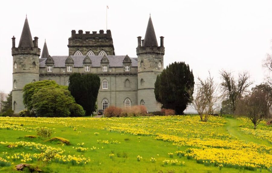 From Glasgow: Oban, Lochs & Inveraray Day Tour - Inveraray on Loch Fyne: Campbell Clan seat and sweet treats