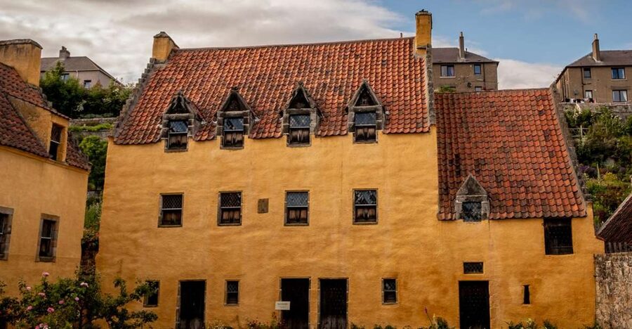 From Glasgow: Outlander Adventure Tour with Tickets - Doune Castle and Castle Leoch: earl life, filming history, and an audio guide