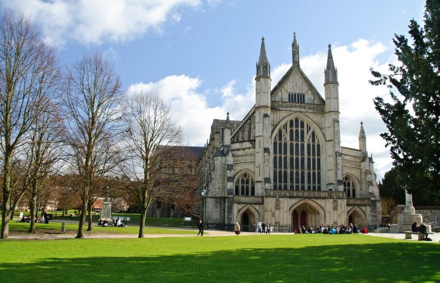 From London: 3-day Isle of Wight & the Southern Coast Tour - Quarr Abbey, Shanklin, and the feel of small-island evenings