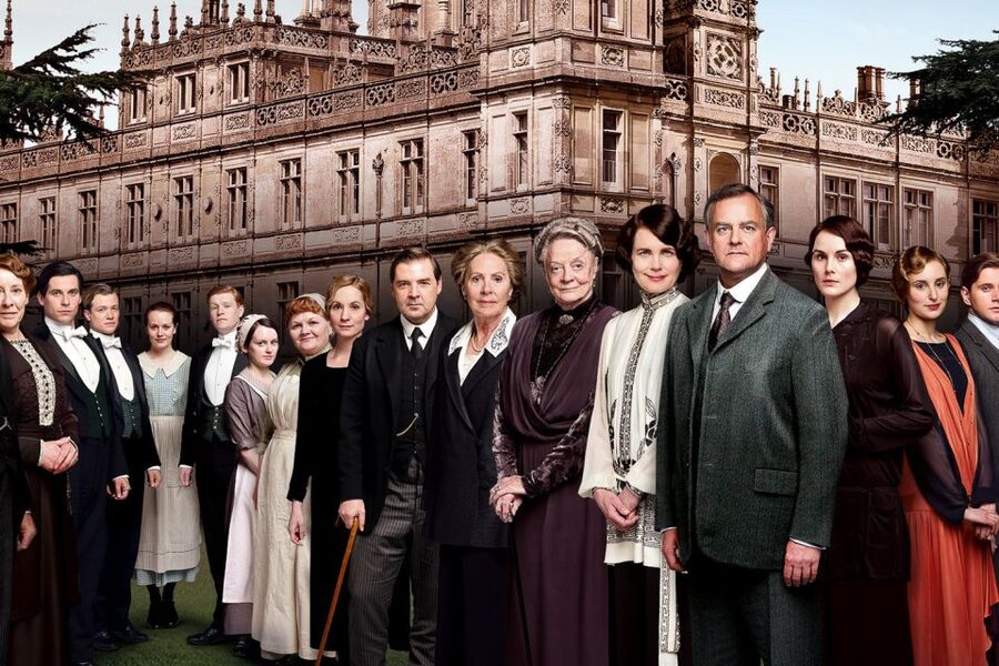 From London: Downton Abbey and Village Coach Tour - Lunch, snacks, and souvenirs: budget and timing smart