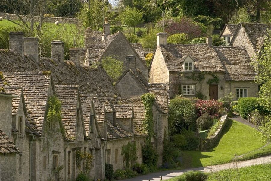 From London: Full-Day Cotswolds Small-Group Tour - Bibury and Arlington Row: A River Walk and the Weavers Cottages Icon