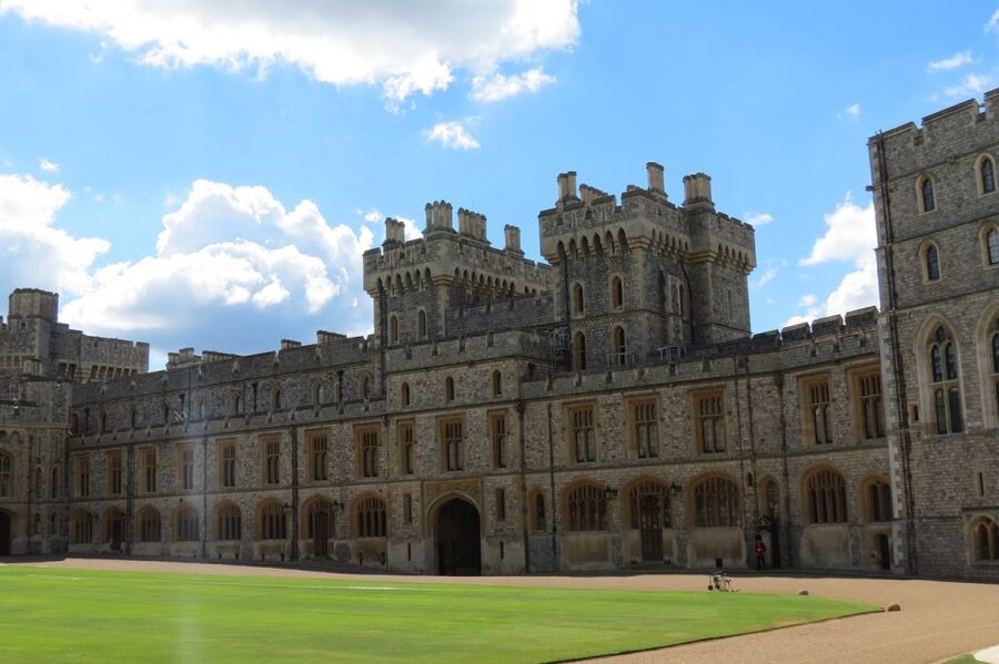 From London: Half-Day Trip to Windsor with Castle Tickets - How the London to Windsor coach ride really sets you up
