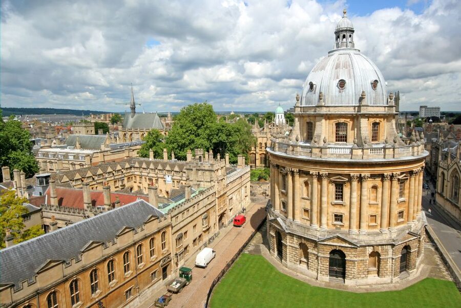 From London: Oxford & Cambridge Day Tour - Transportation and guide quality: why this tour works when the commentary lands